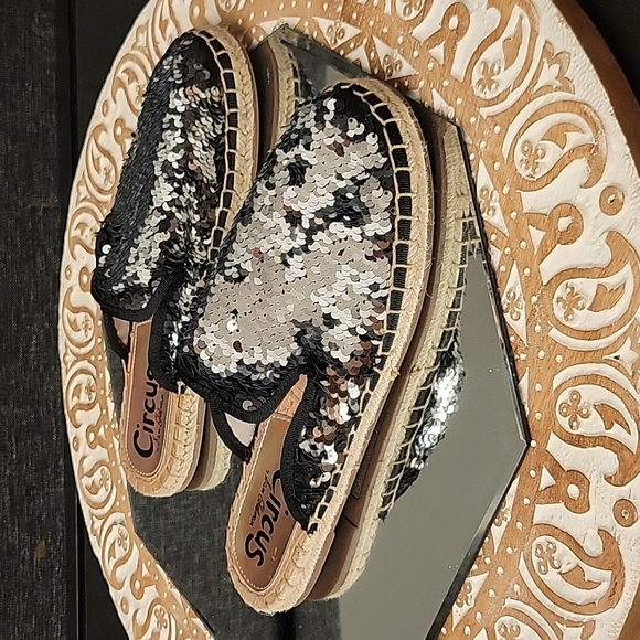 Circus by Sam Edelman| Reversable Slip on Espadrille Size 7 - Picture 5 of 7